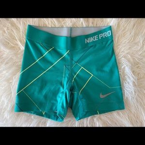 Girls Nike Pro Shorts S